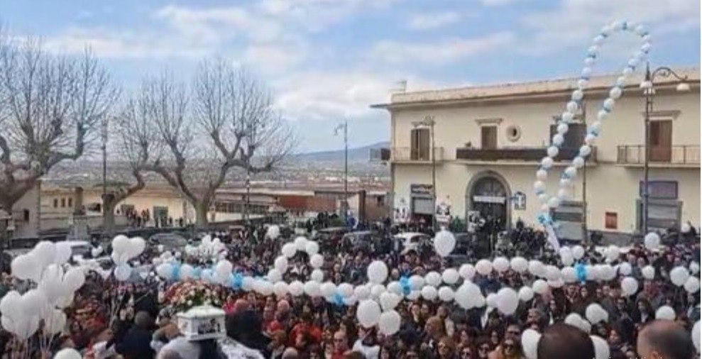 Il Portico Sarno Dolore E Commozione Ai Funerali Di Michele