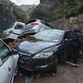 A Cetara, torrente Cannillo rompe gli argini: auto spazzate via, famiglie fatte evacuare [VIDEO]