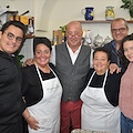 Andrew Zimmern estasiato dalla semplicità della cucina di Mamma Agata a Ravello