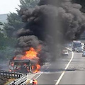 Autobus in fiamme a Battipaglia: trenta bambini salvati dai poliziotti