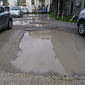 Cava, un "lago" nel parcheggio della scuola Della Corte: la rabbia dei residenti