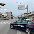 Cerca di eludere posto di blocco e si schianta contro auto in sosta, 35enne arrestato a Cava de’ Tirreni