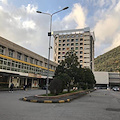 Clima di terrore all'Ospedale di Salerno, vessazioni e minacce del primario agli specializzandi: la denuncia di Polichetti 