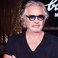 Flavio Briatore annuncia l'apertura di "Crazy Pizza" sul lungomare di Napoli: la margherita costerà 17 euro