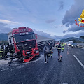 Incidente tra Baronissi e Mercato San Severino: autocarro si ribalta in autostrada