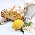 La colomba al limone di Pansa in carta a mano d'Amalfi 