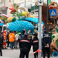 Maiori, sfilata sospesa per il ribaltamento di un carro: il carnevale inizierà nel pomeriggio /FOTO e VIDEO