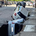 Paura a Roma, cede asfalto: auto inghiottite in una voragine