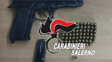 Angri: 31enne trovato in possesso di una pistola a salve, modificata, e munizioni