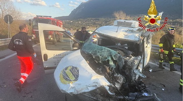 Brutto incidente sulla Cilentana: scontro tra un Doblò e un’autocisterna 