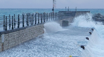 Campania, allerta meteo per venti forti con raffiche di vento 