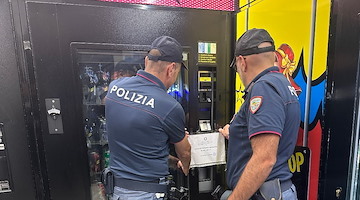 Cava de' Tirreni, vendita di alcolici a minorenni: denunciato gestore di un distributore automatico 