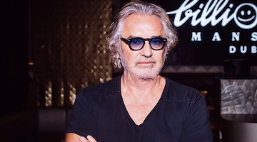 Flavio Briatore annuncia l'apertura di "Crazy Pizza" sul lungomare di Napoli: la margherita costerà 17 euro