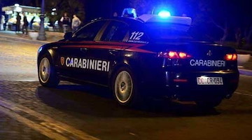 Infastidisce i clienti in un bar, poi minaccia i carabinieri: 21enne arrestato a Vallo della Lucania