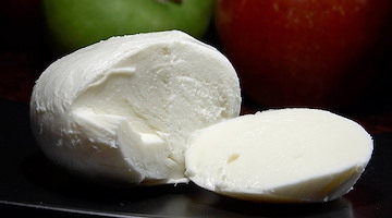 Mozzarella di Bufala Campana: Camera approva ordine del giorno per maggior tutela e controllo latte