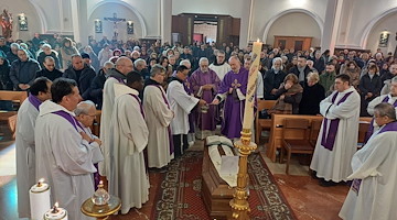 Salerno: l'ultimo saluto a Padre Enrico Parente, scomparso prematuramente alla vigilia di Natale 