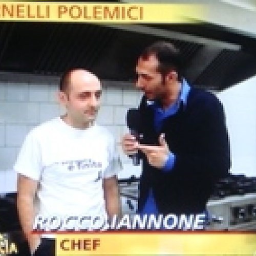 Lo chef Iannone durante la trasmissione Striscia la notizia