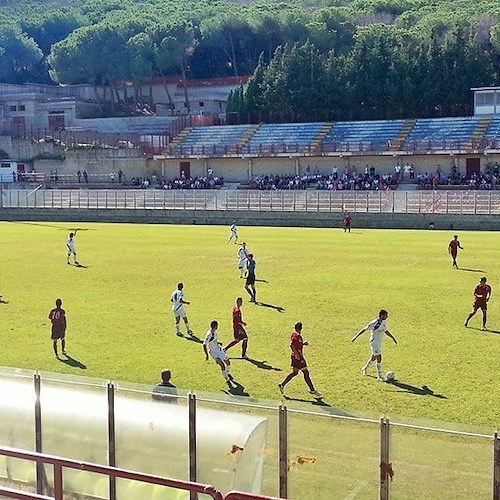 Un momento della partita al Conte di Pozzuoli