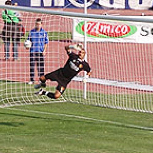 La punizione a due in area calciata sul finale di gara dall'aquilotto De Giorgio