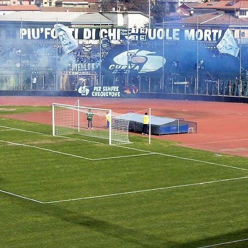 Comentale con sullo sfondo la Curva Sud Catello Mari