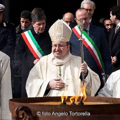 L'Abate Rota, alle sue spalle i sindaci Maurano e Galdi