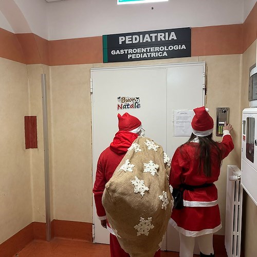 Il Club Vecchi Rombi porta doni ai bambini ricoverati all'Ospedale di Cava de’ Tirreni
