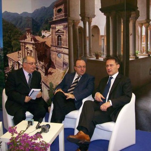 Pasquale Petrillo, Marco Galdi e Edmondo Cirielli nello stand della Provincia