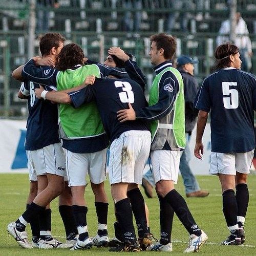 La gioia aquilotta dopo il gol di Zampa (foto servizio di Angelo Tortorella)