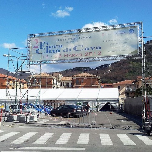 L'allestimento in corso in Piazza Amabile