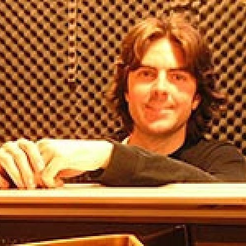 Il pianista Julian Oliver Mazzariello