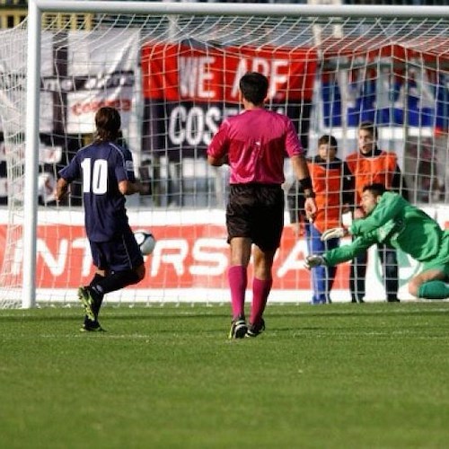 Il gol di Schetter (foto servizio tratte da sscavese1919.it)