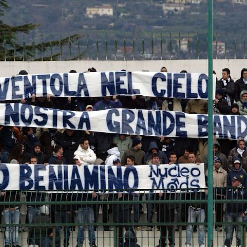 Lo striscione per Beniamino Pisapia