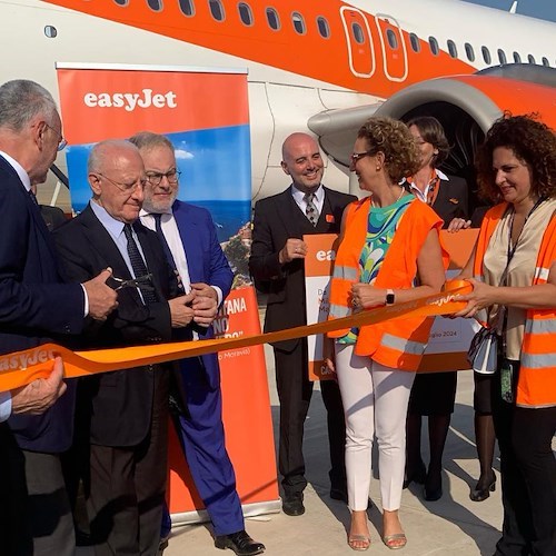 Primo atterraggio e prima partenza dall'aeroporto di Salerno-Costa d'Amalfi<br />&copy; Luca Cascone