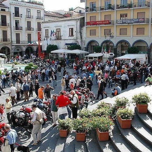 Le moto in Piazza Duomo