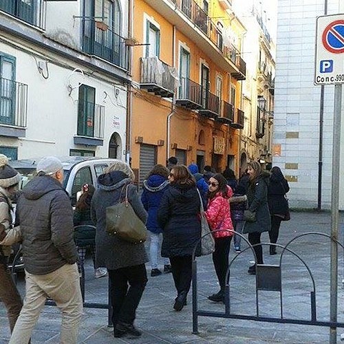 Una comitiva di turisti in via Nigro