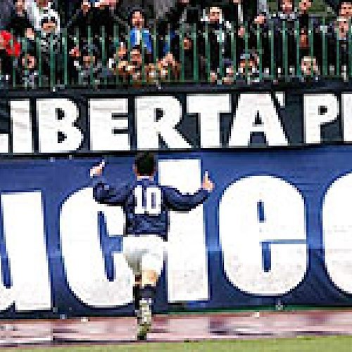 Schetter ha appena scoccato il tiro del raddoppio contro il Forlì (foto del servizio a cura di Metellianapress)