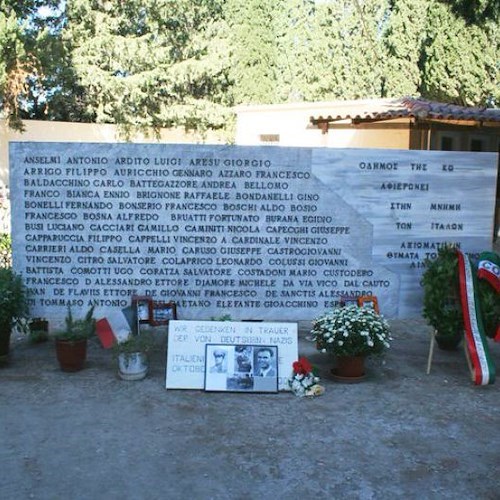 La lapide nel cimitero di Balvano