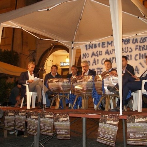 Un momento della manifestazione sul trasporto pubblico