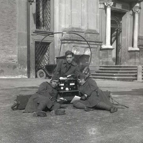 Soldati sul piazzale della Badia