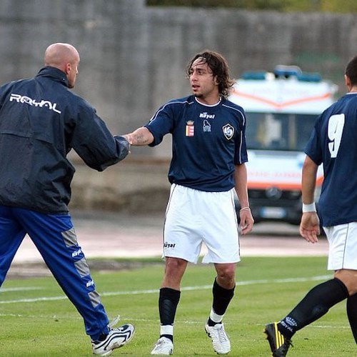 Stretta di mano tra mister Rossi e Zampa