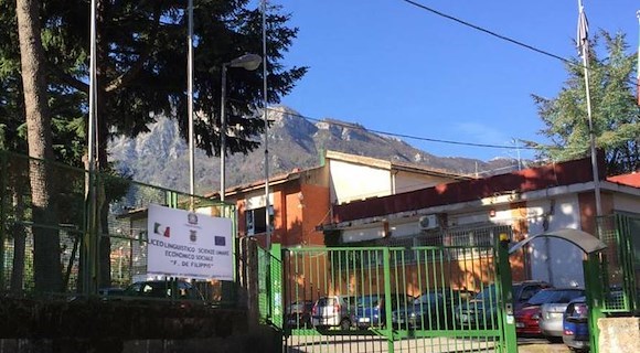 Pericolo alberi al Liceo Magistrale “de Filippis” di Cava de’ Tirreni, Della Monica chiede interventi 