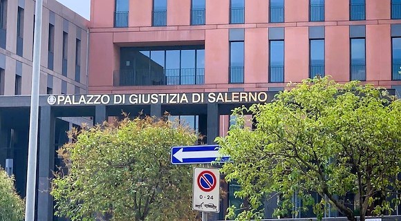 Permessi illegittimi a Battipaglia, palazzi al posto delle villette: indagati due comunali e un consigliere