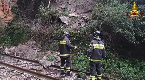 Slitta a novembre la riapertura della linea storica Salerno-Nocera, Cammarano: «Per i pendolari la situazione è insostenibile»