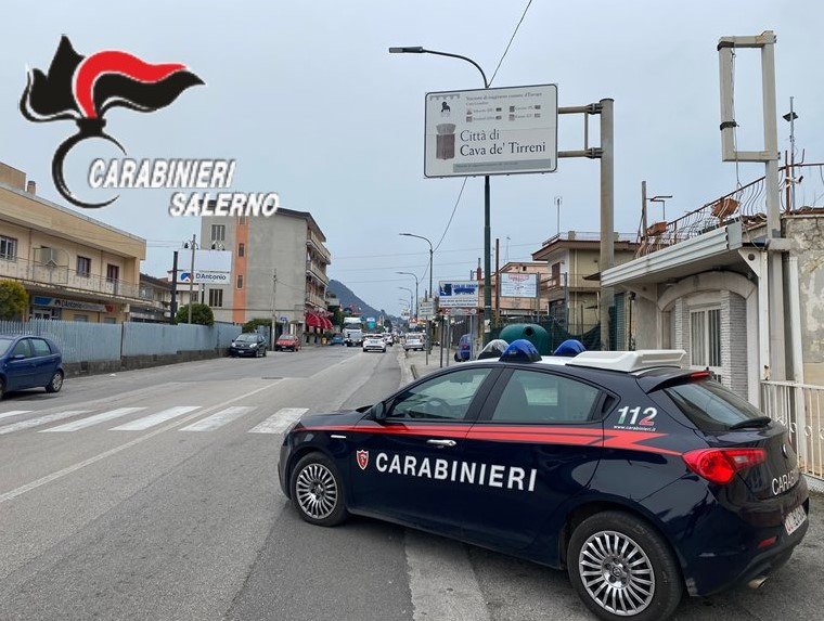 Il Portico Cerca Di Eludere Posto Di Blocco E Si Schianta Contro Auto